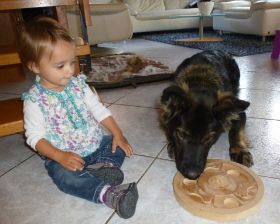 Greta und Fee beim spielen (1).jpg